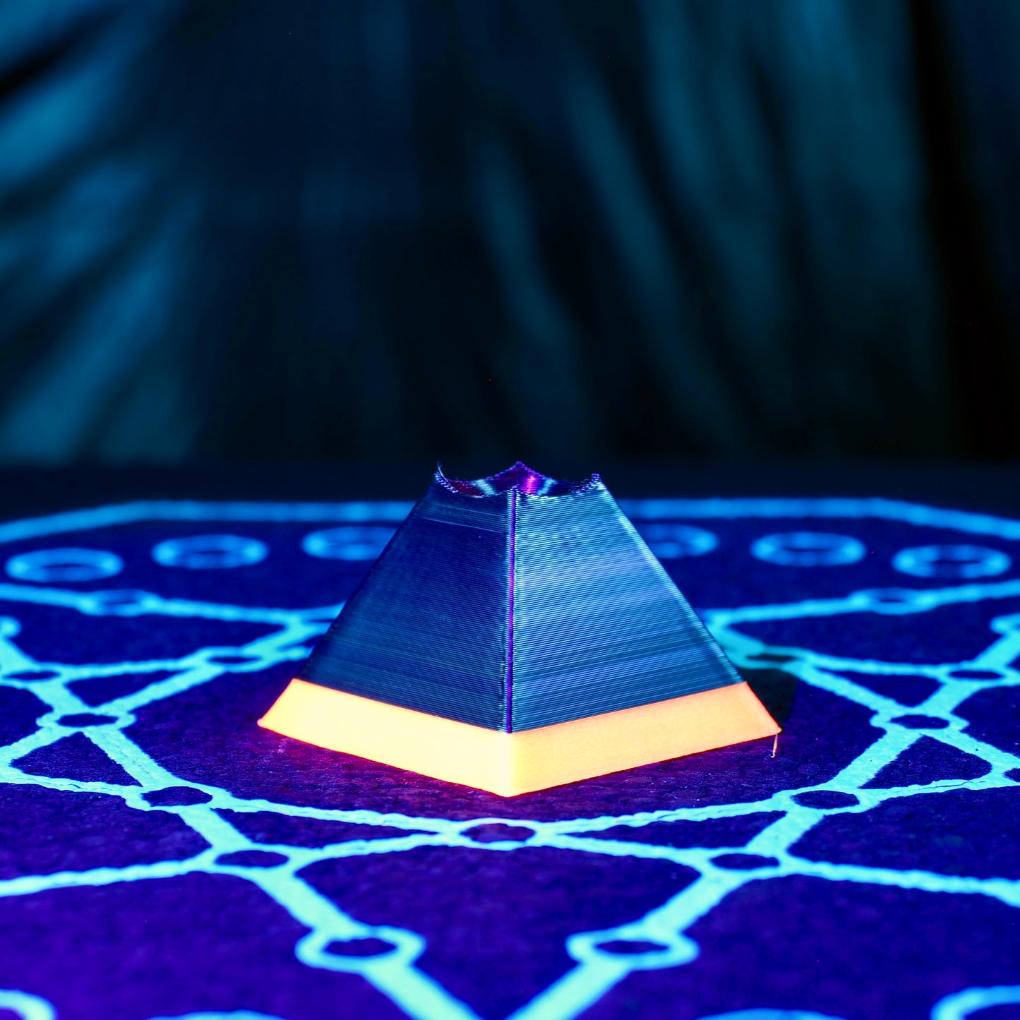 Vices - Pyramid Marble Stand
