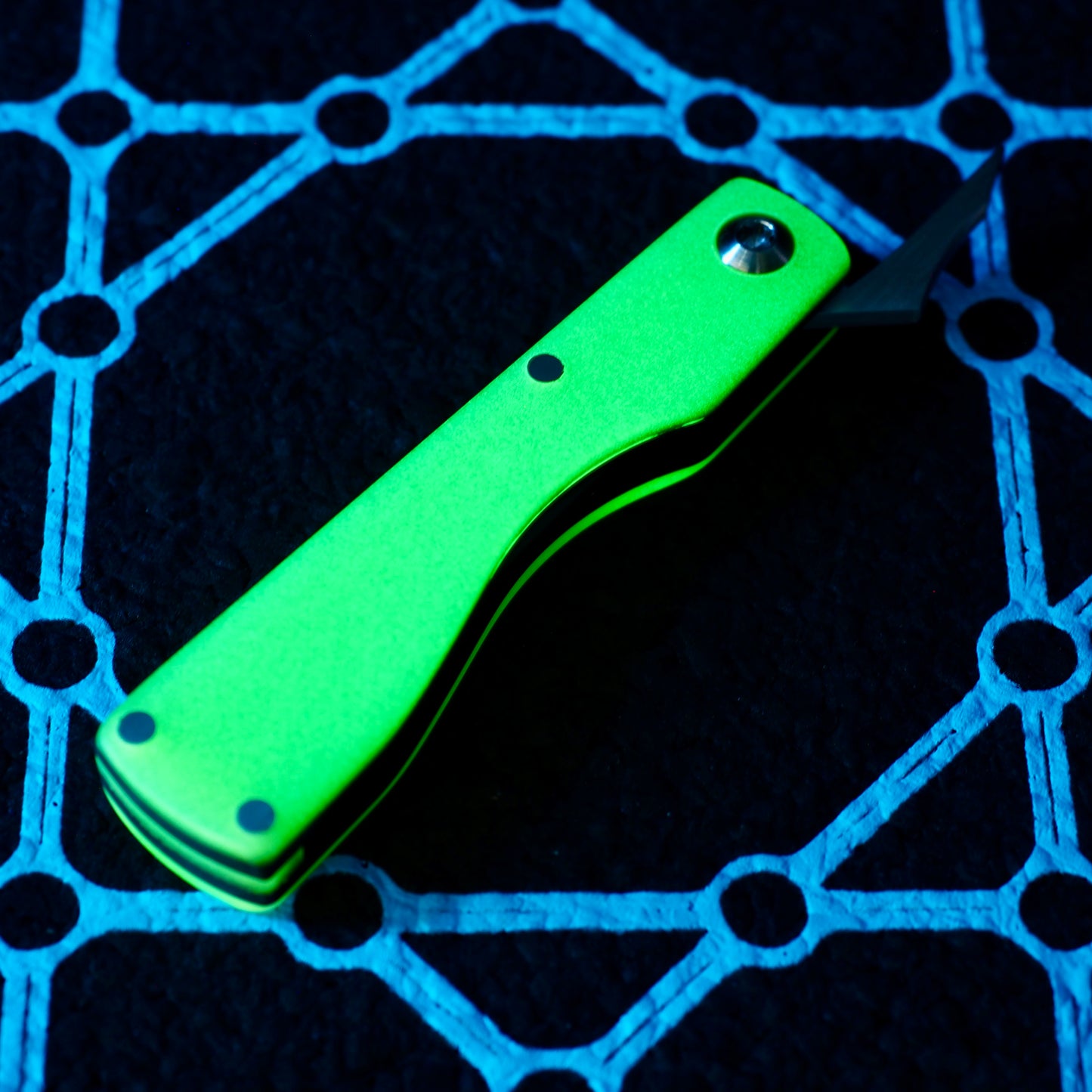 Kal Hooto Creations - Standard Folds Dab Tool (UV Reactive & Glow in the Dark)